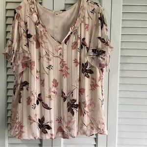 Summer Chic Floral Blouse in Pink and Cream